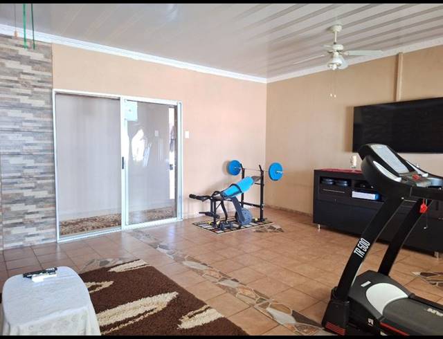 4 BEDROOM HOUSE FOR SALE IN CRAIGIEBURN